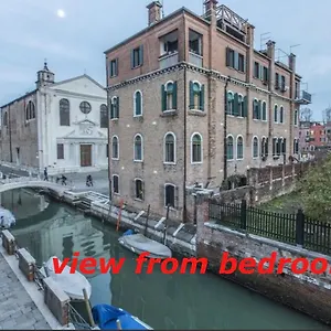 Susy Biennale - Canal View&garden Appartement Venise